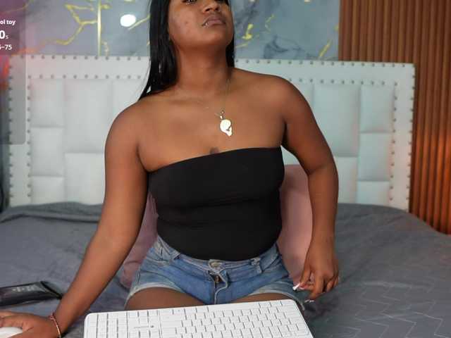 Indiancutiie live cam on BongaCams
