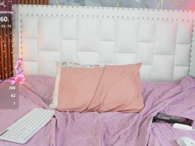 Indiancutiie live cam on BongaCams