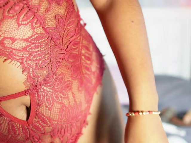Indiancutiie live cam on BongaCams