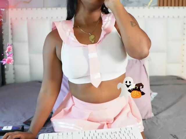 Indiancutiie live cam on BongaCams