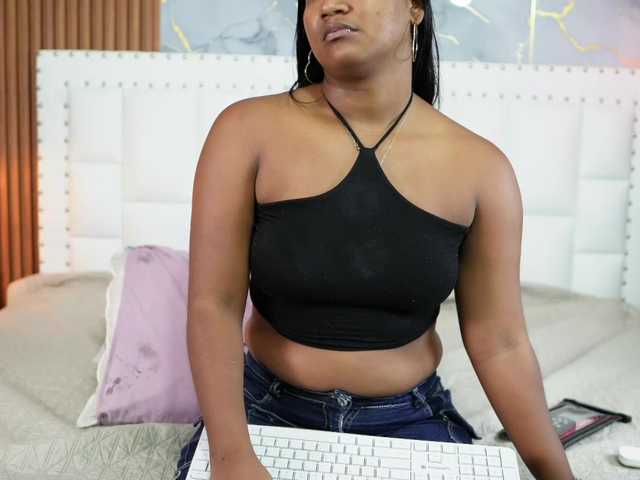 Indiancutiie live cam on BongaCams