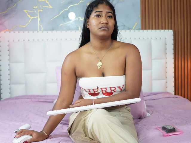 Indiancutiie live cam on BongaCams