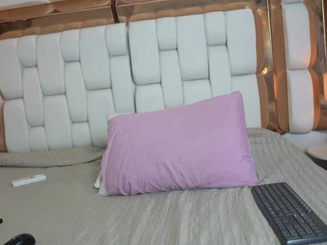 Indiancutiie live cam on BongaCams