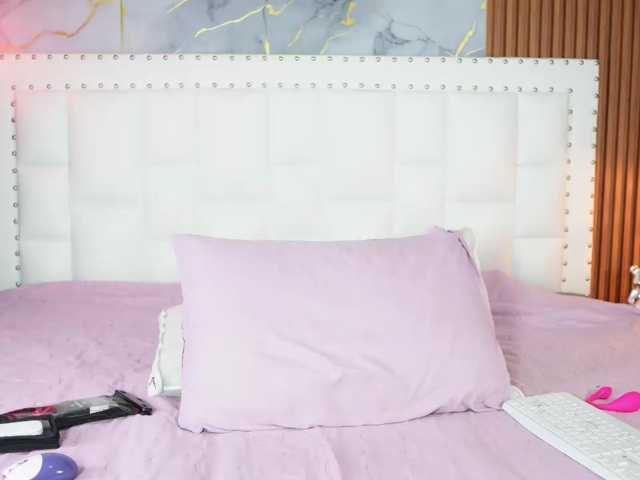 Indiancutiie live cam on BongaCams