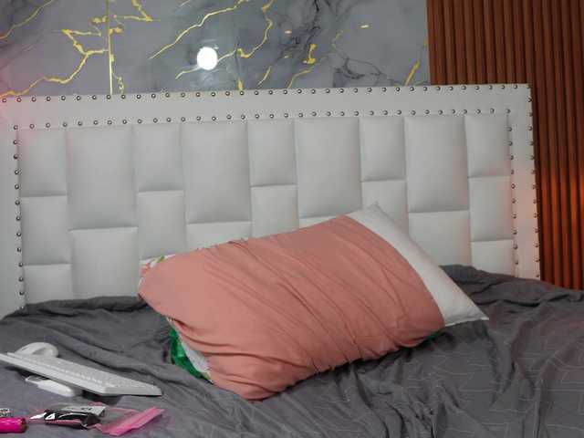 Indiancutiie live cam on BongaCams