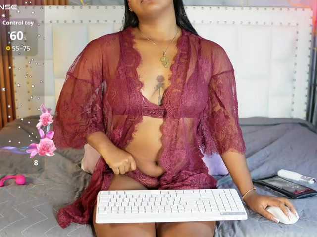 Indiancutiie live cam on BongaCams