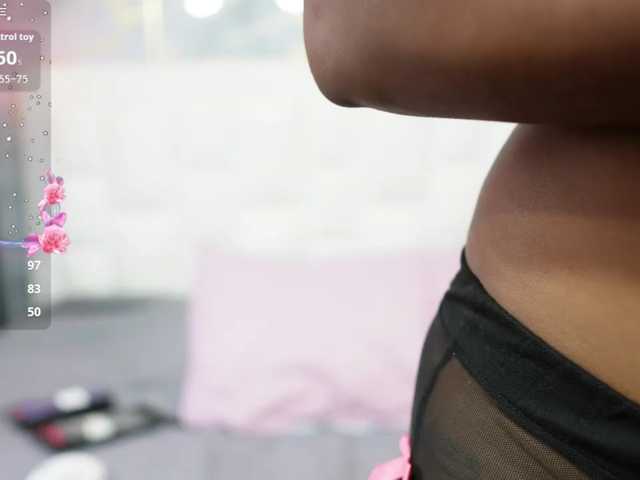 Indiancutiie live cam on BongaCams