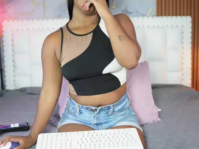 Indiancutiie live cam on BongaCams