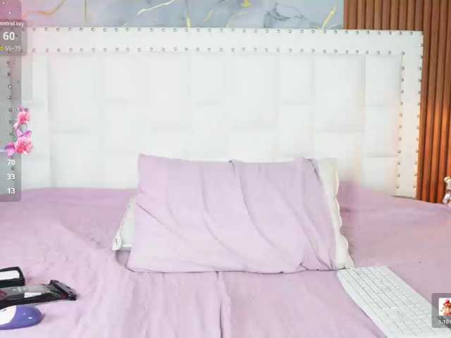 Indiancutiie live cam on BongaCams