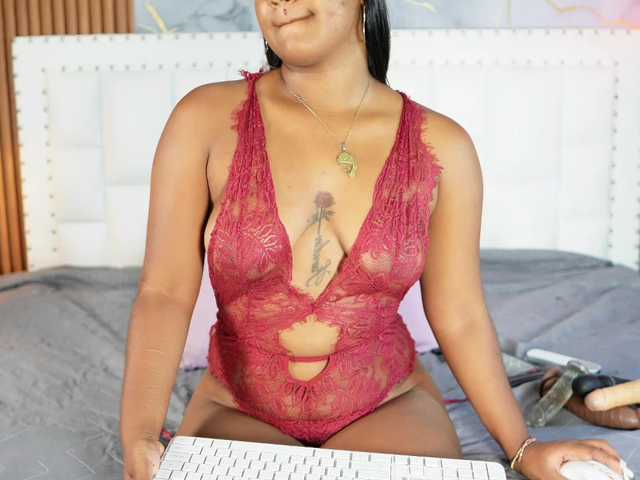 Indiancutiie live cam on BongaCams