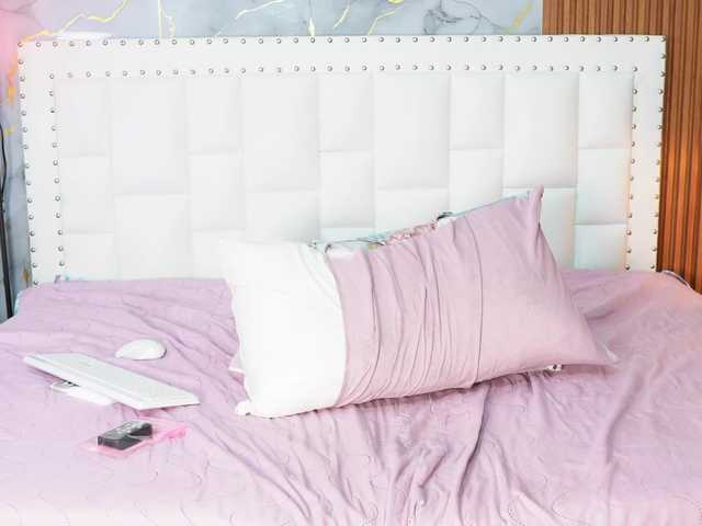 Indiancutiie live cam on BongaCams