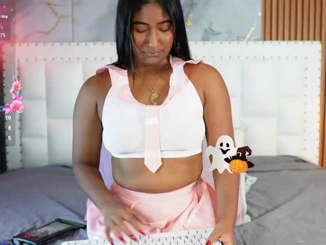 Indiancutiie live cam on BongaCams