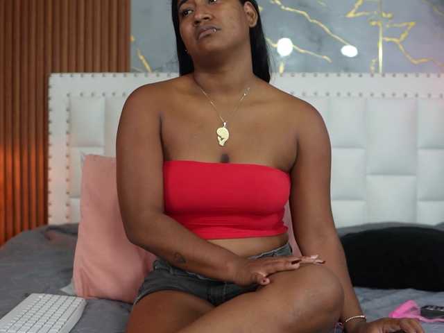 Indiancutiie live cam on BongaCams