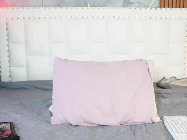 Indiancutiie live cam on BongaCams