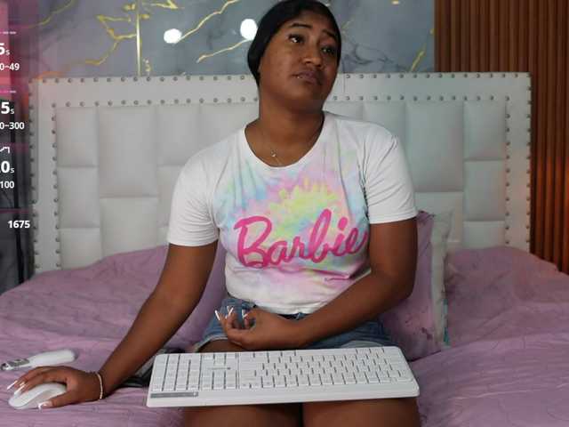 Indiancutiie live cam on BongaCams