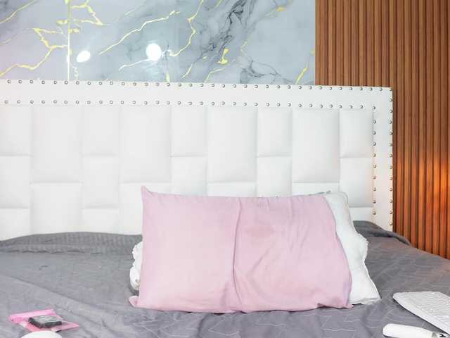 Indiancutiie live cam on BongaCams