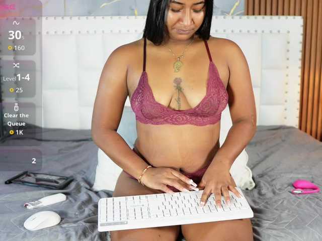 Indiancutiie live cam on BongaCams