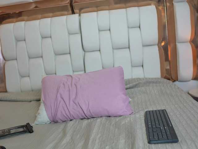 Indiancutiie live cam on BongaCams