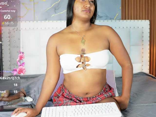 Indiancutiie live cam on BongaCams