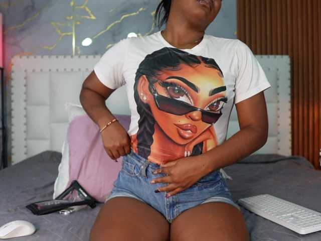 Indiancutiie live cam on BongaCams