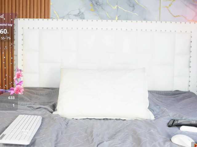 Indiancutiie live cam on BongaCams
