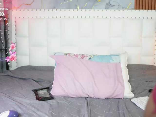 Indiancutiie live cam on BongaCams