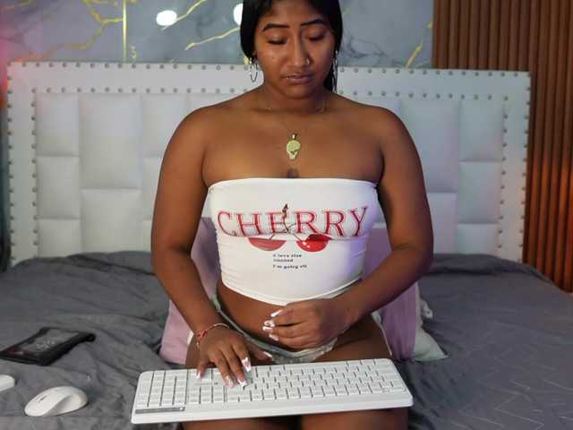 Indiancutiie live cam on BongaCams