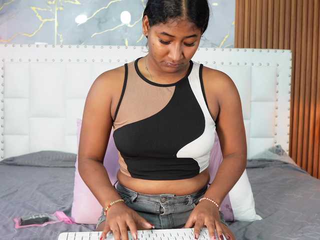 Indiancutiie live cam on BongaCams