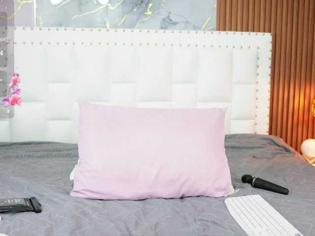Indiancutiie live cam on BongaCams