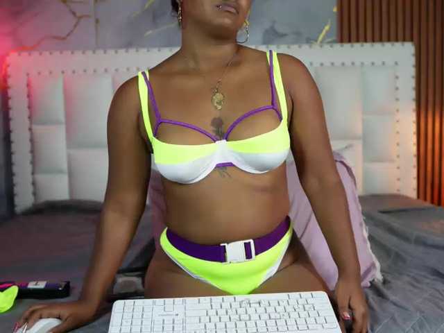 Indiancutiie live cam on BongaCams