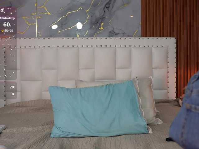 Indiancutiie live cam on BongaCams