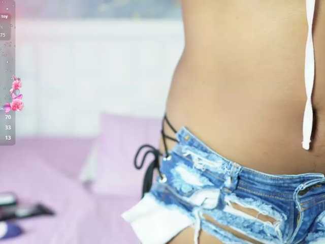 Indiancutiie live cam on BongaCams