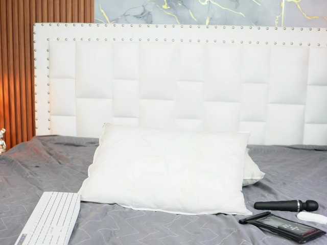 Indiancutiie live cam on BongaCams