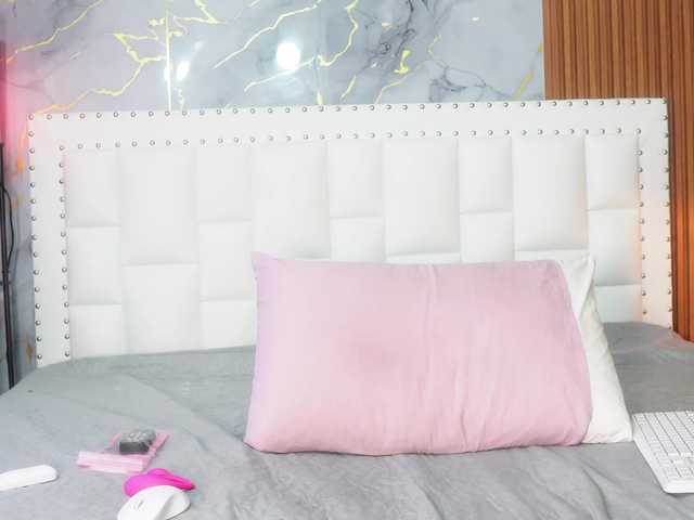 Indiancutiie live cam on BongaCams
