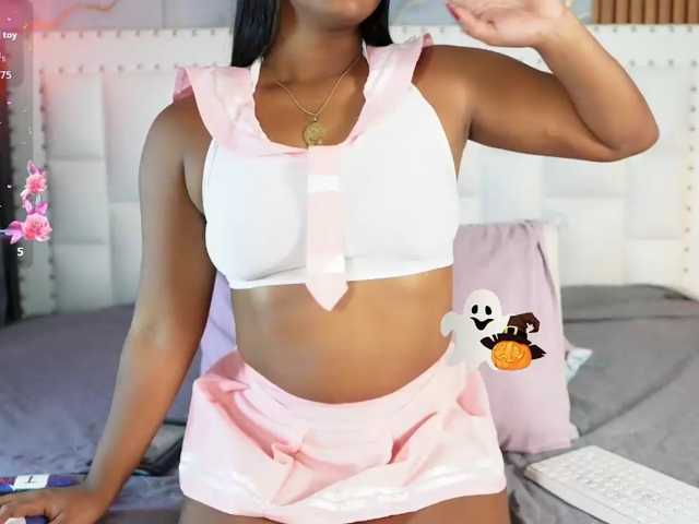 Indiancutiie live cam on BongaCams