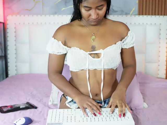 Indiancutiie live cam on BongaCams