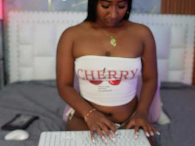 Indiancutiie live cam on BongaCams