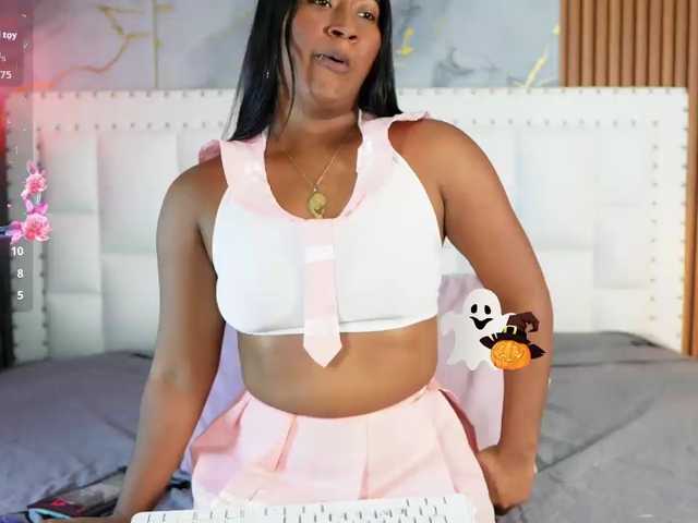 Indiancutiie live cam on BongaCams