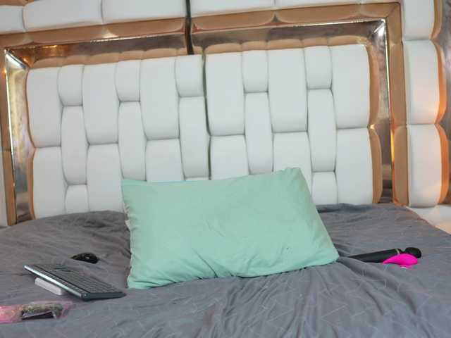 Indiancutiie live cam on BongaCams