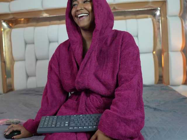 Indiancutiie live cam on BongaCams