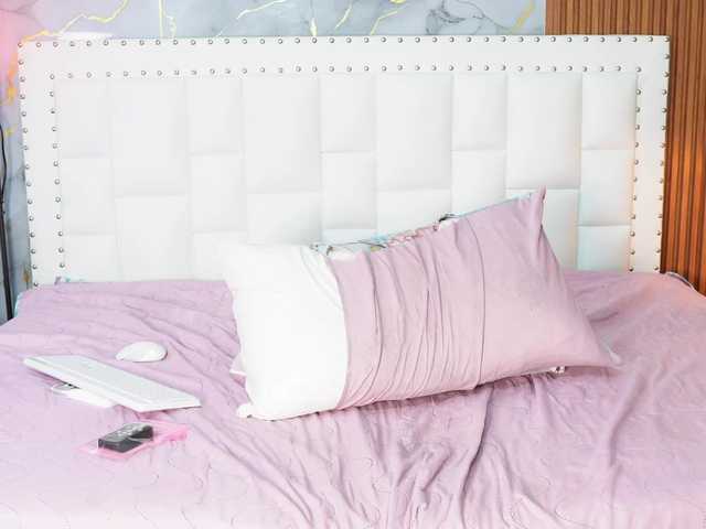 Indiancutiie live cam on BongaCams