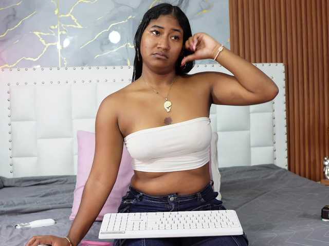 Indiancutiie live cam on BongaCams