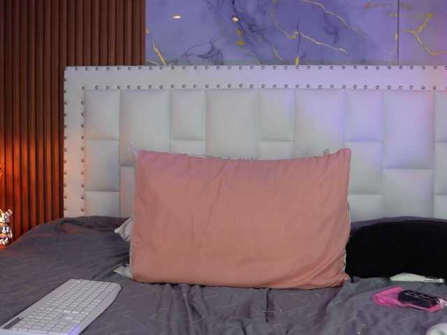Indiancutiie live cam on BongaCams
