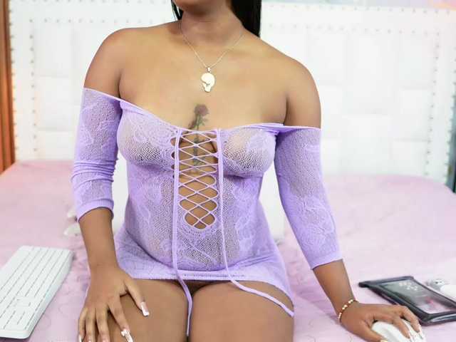 Indiancutiie live cam on BongaCams