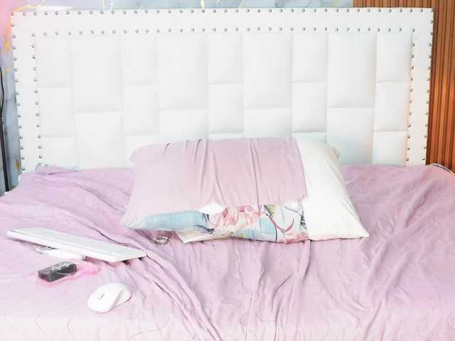 Indiancutiie live cam on BongaCams