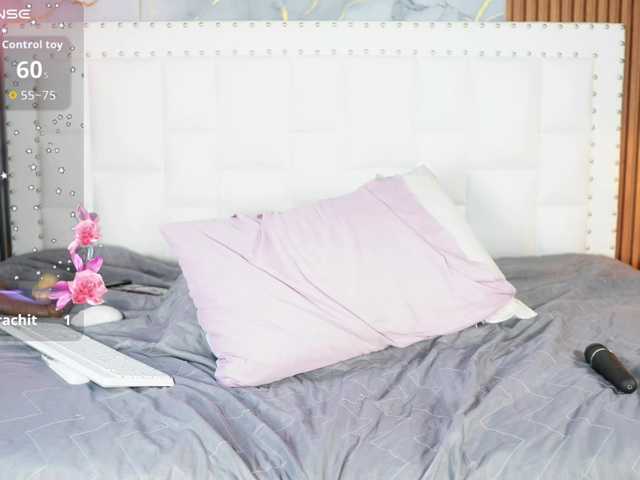 Indiancutiie live cam on BongaCams