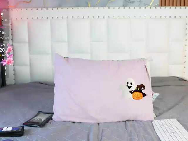 Indiancutiie live cam on BongaCams