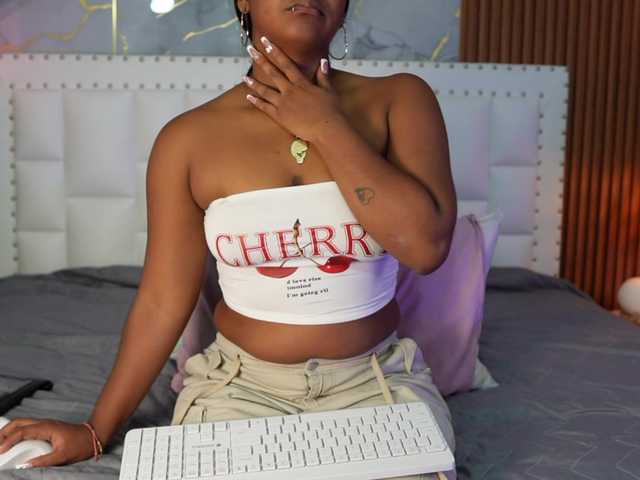 Indiancutiie live cam on BongaCams