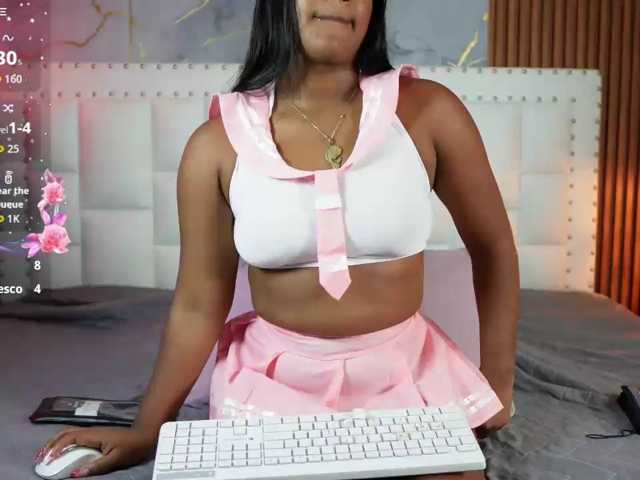 Indiancutiie live cam on BongaCams