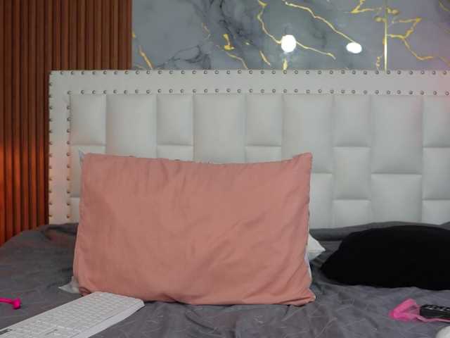 Indiancutiie live cam on BongaCams